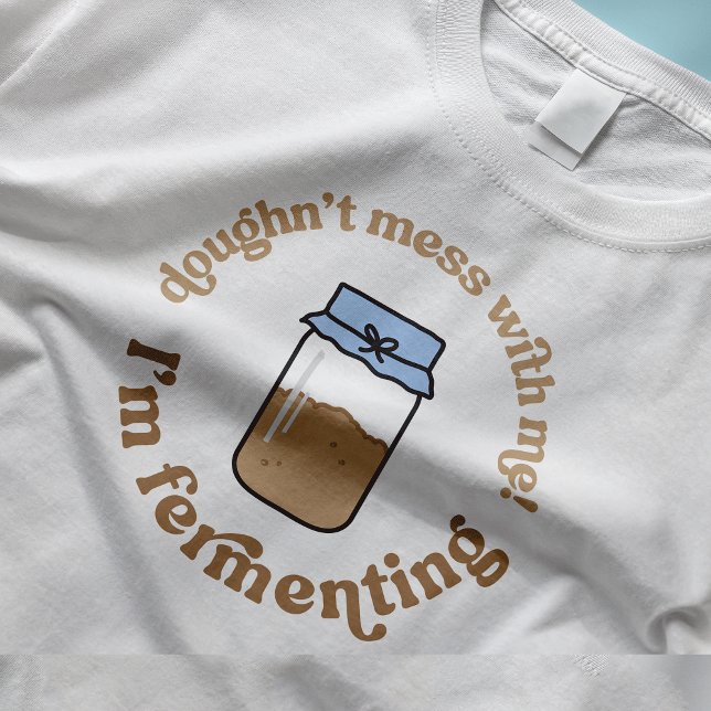 Camiseta Trendy Retro Sourdough Starter Bread Baker Engraça (Sourdough bakers funny t-shirt design with sourdough starter jar illustration and retro groovy fonts)