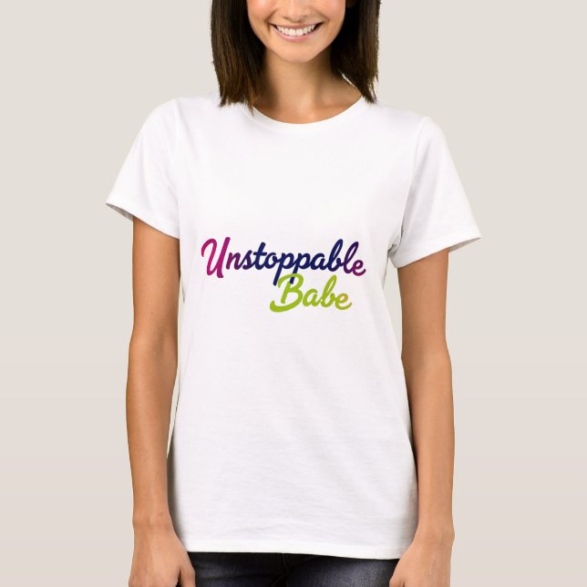 Camiseta Trendy Unstoppable Babe Impressão T-Shirt design. (Frente)
