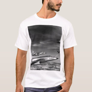 Camiseta Três a força aérea F-105 Thunderchief pilota a
