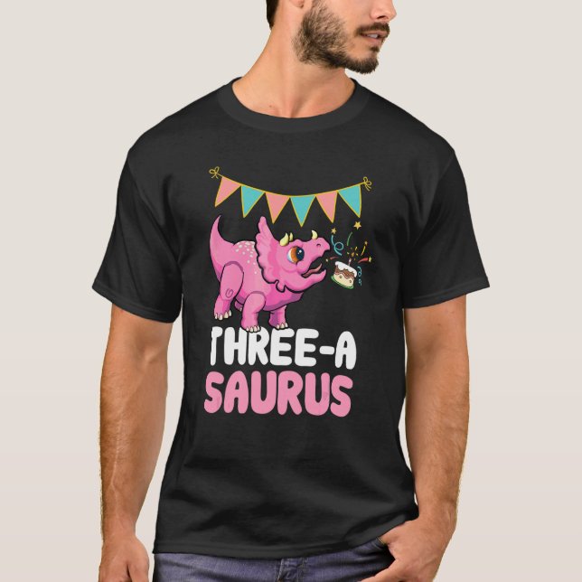 Camiseta Três A Saurus Dinossaur Cute Kiddo Triceratops (Frente)
