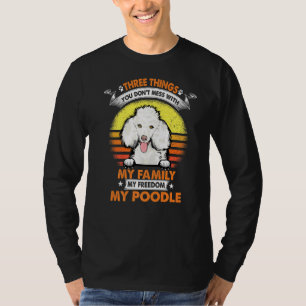 Camiseta Três Coisas Que Não Magoas Com Um Cão Engraçado De
