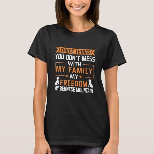 Camiseta Três coisas que você não mama com meu cachorro Ber (Frente)