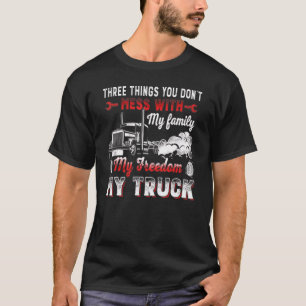 Camiseta Três coisas que você não mama com minha família