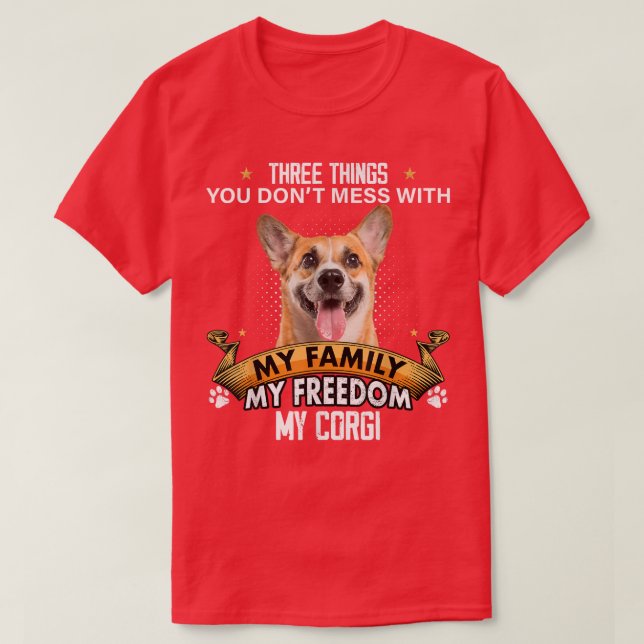 Camiseta Três Coisas Que Você Não Mete Com Amantes De Cacho (Frente do Design)