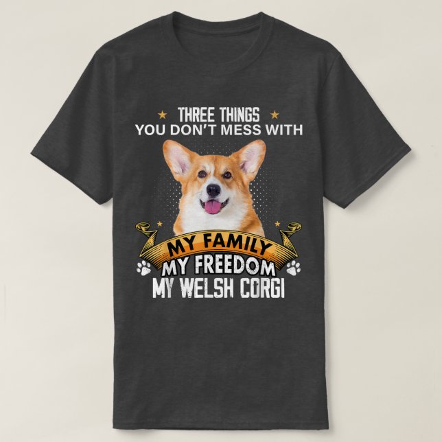 Camiseta Três Coisas Que Você Não Mete Com O Cachorro Galês (Frente do Design)