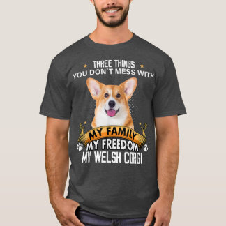 Camiseta Três Coisas Que Você Não Mete Com O Cachorro Galês