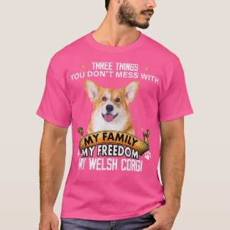 Camiseta Três Coisas Que Você Não Mete Com O Cachorro Galês