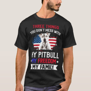 Camiseta Três Coisas Que Você Não Mete Com O Pitbull Amam N
