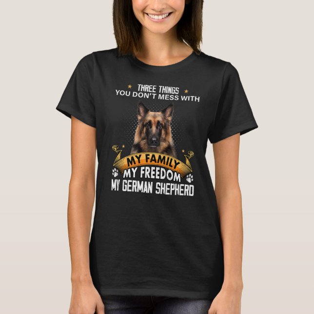 Camiseta Três coisas que você não perde com o German shephe (Frente)