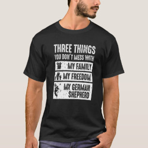 Camiseta Três coisas que você não perde com o German shephe