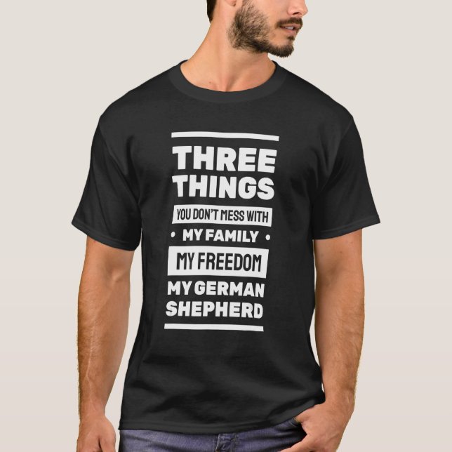 Camiseta Três coisas que você não perde com o German shephe (Frente)