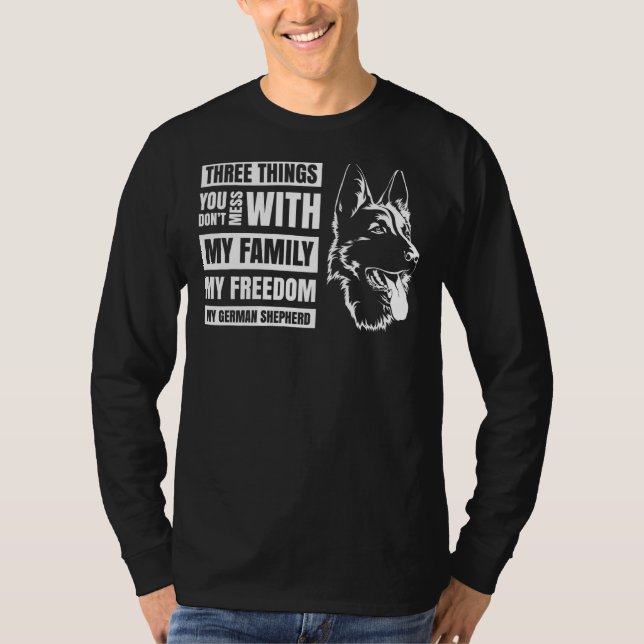 Camiseta Três coisas que você não perde com o German shephe (Frente)
