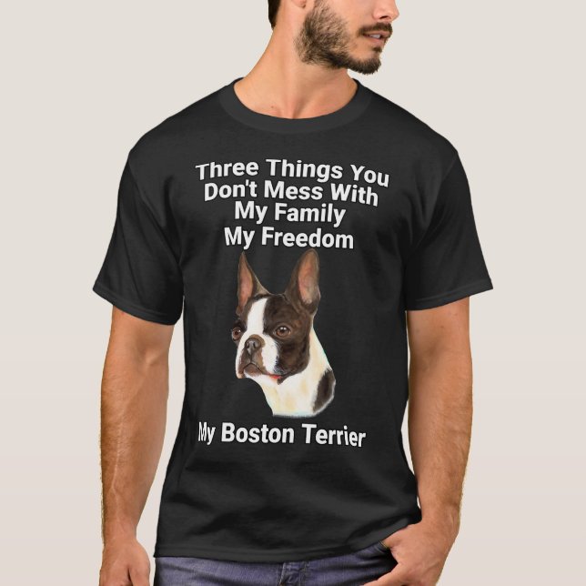 Camiseta Três Coisas Que Você Não Quer Mentir Com Boston Te (Frente)