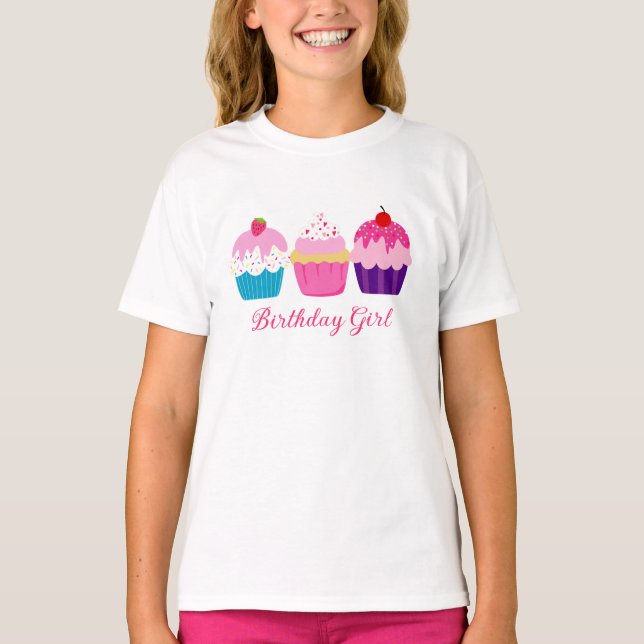 Camiseta Três Cupcakes Coloridos - Rapariga de Aniversário (Frente)