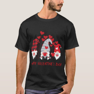Camiseta Três Gnomos segurando a Xadrez vermelha do coração