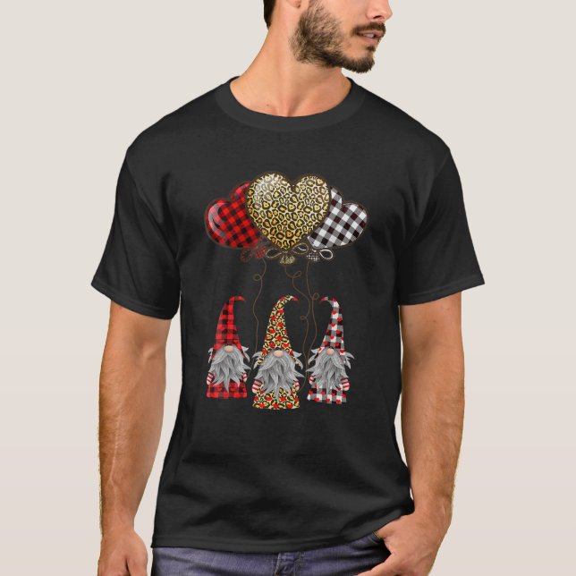 Camiseta Três Gnomos segurando coração Dia de os namorados  (Frente)