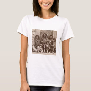 Camiseta Três indiano Braves, fotografado pelo inglês rea