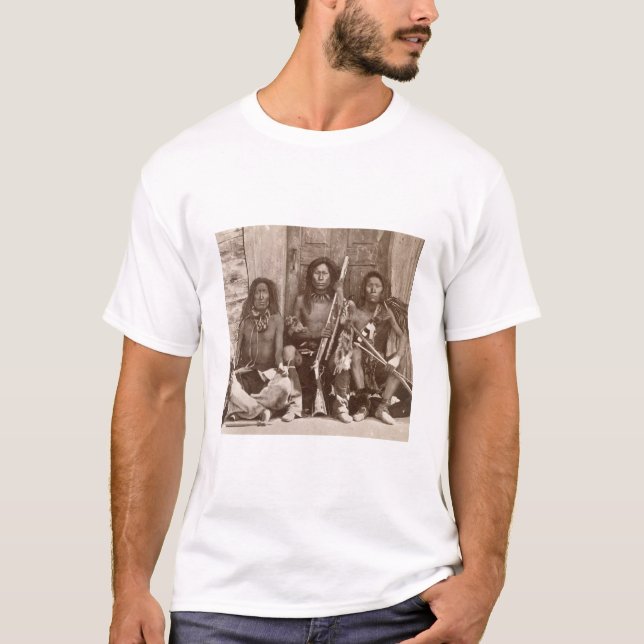 Camiseta Três indiano Braves, fotografado pelo inglês real (Frente)