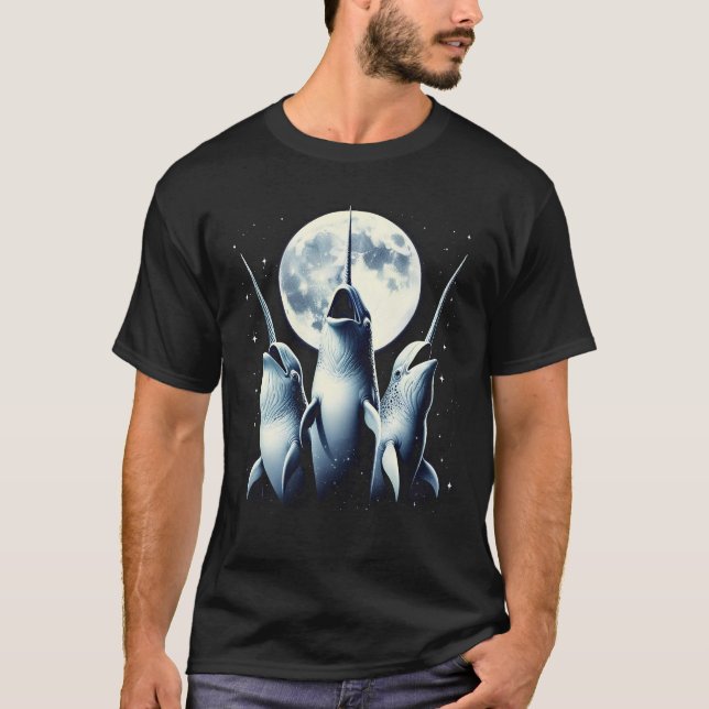Camiseta Três Narwhals Howing na Lua Como Três Lobos (Frente)