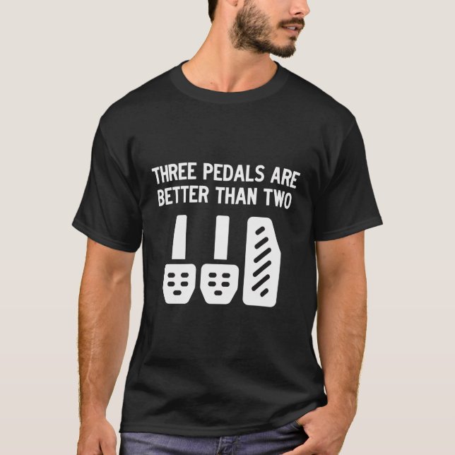 Camiseta Três Pedais São Melhores Que Dois Transmissores Ma (Frente)
