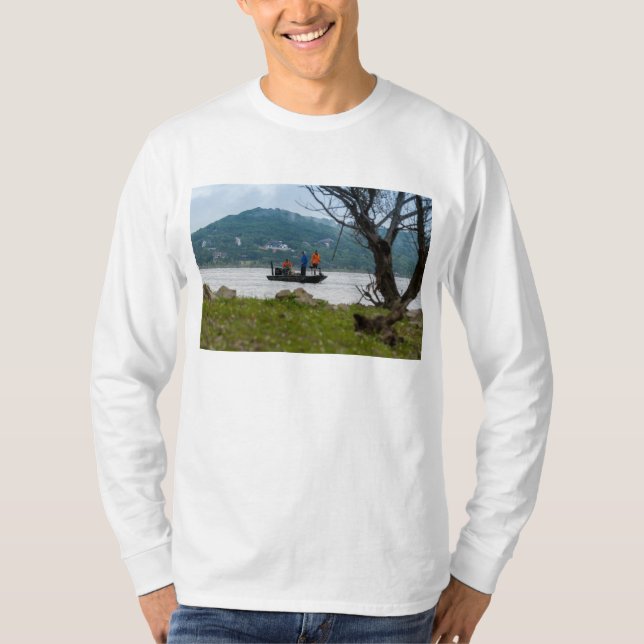 Camiseta Três Pescadores Em Mesa Rock (Frente)