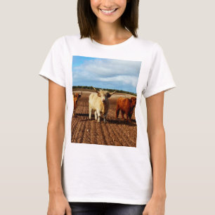 Camiseta Três Vacas Altas Muito Malditas.