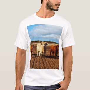 Camiseta Três Vacas Altas Muito Malditas.
