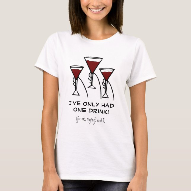 Camiseta Três vidros de vinho em desenhos animados das mãos (Frente)