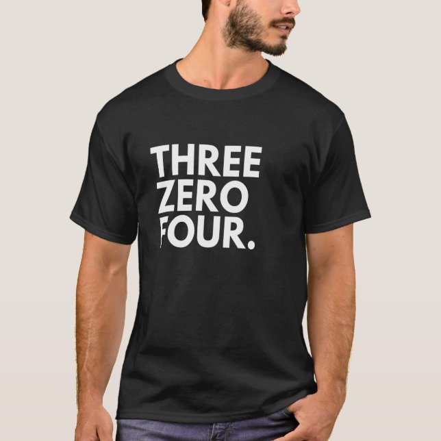 Camiseta TRÊS ZERO 4 Area Code 304 West Virginia (Frente)