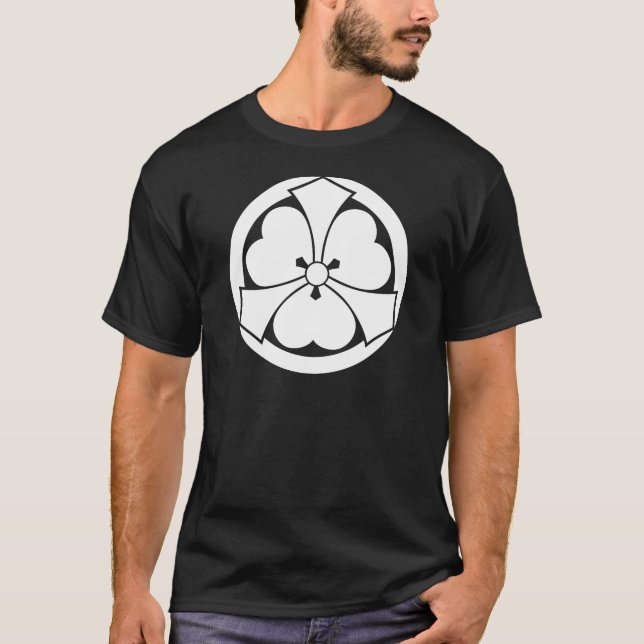 Camiseta Trevo-azedo com espadas salientes em círculo (Frente)
