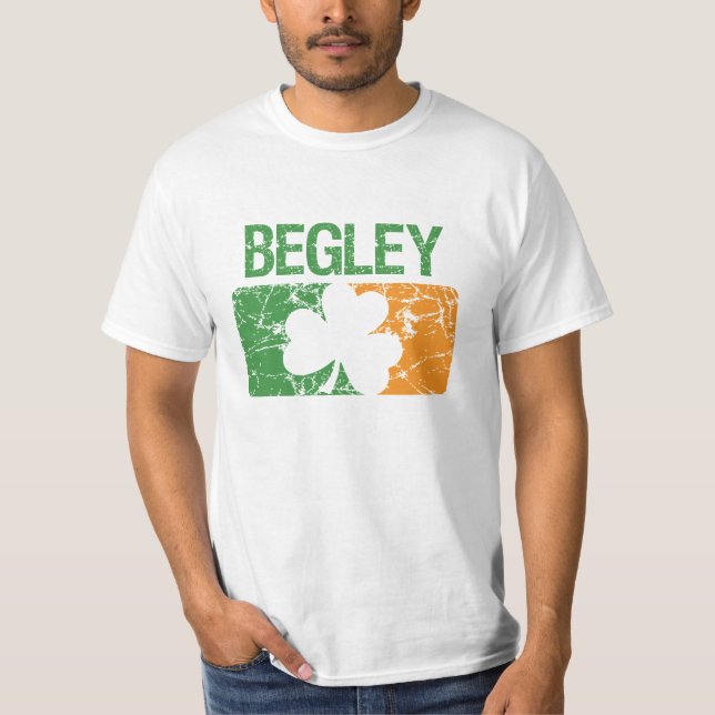 Camiseta Trevo do sobrenome de Begley (Frente)
