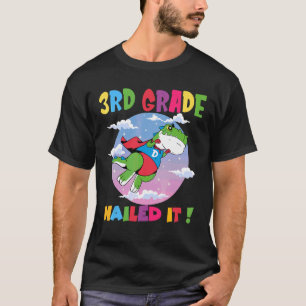 Camiseta Trex 3rd Grade Nailed It Graduation Class Of 2022
