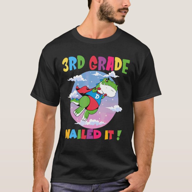 Camiseta Trex 3rd Grade Nailed It Graduation Class Of 2022 (Frente)