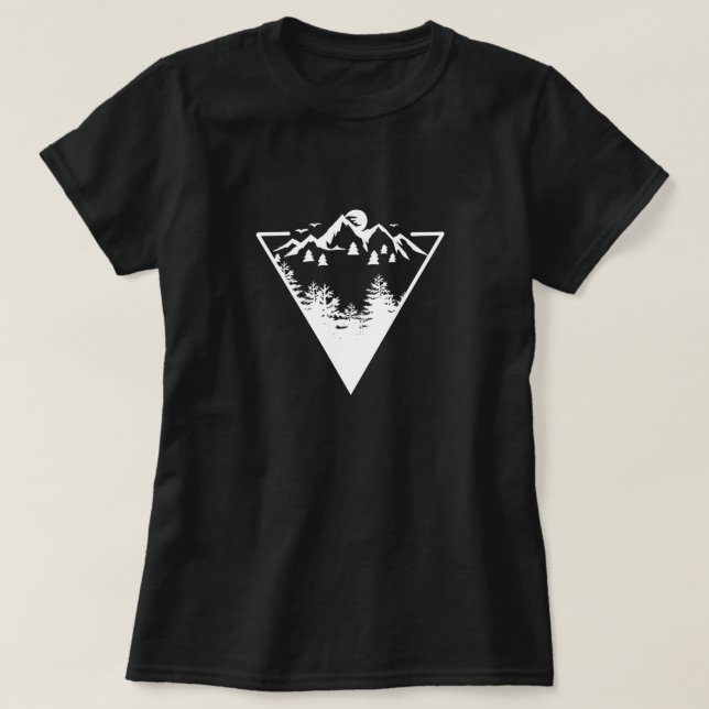 Camiseta Triangle frame artwork with wilderness landscape (Frente do Design)
