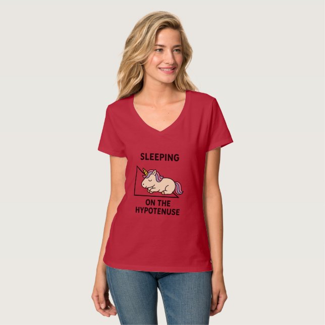 Camiseta Triângulo Direto e um Unicórnio Dormindo (Frente Completa)