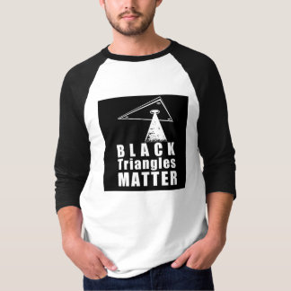 Camiseta Triângulo Negro Matéria Raglan