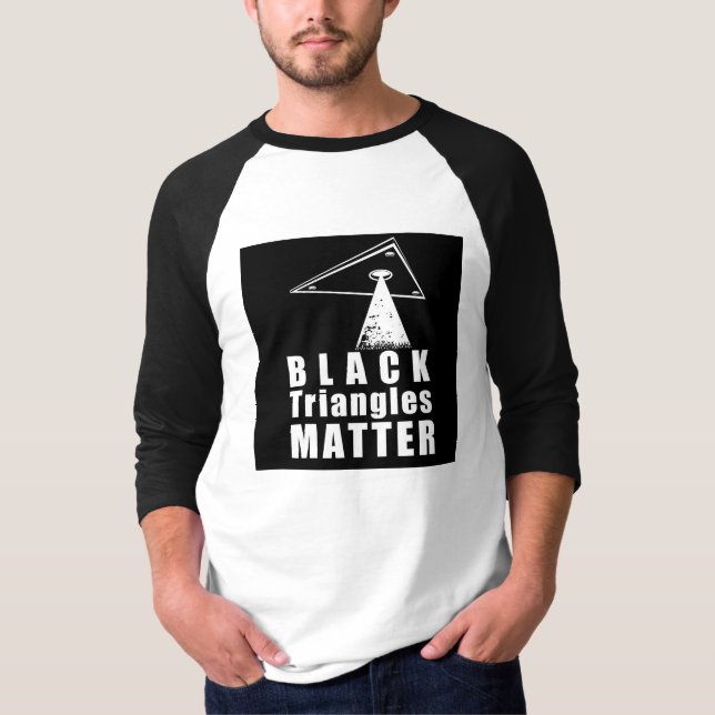 Camiseta Triângulo Negro Matéria Raglan (Frente)