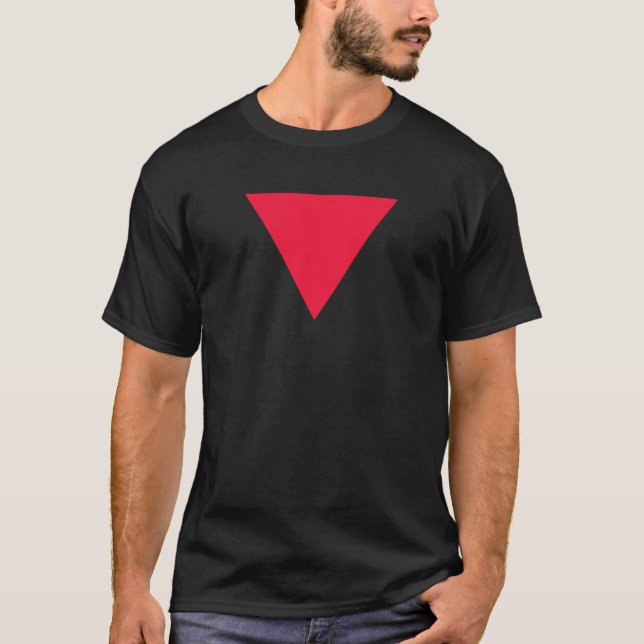 Camiseta triângulo vermelho invertido (Frente)