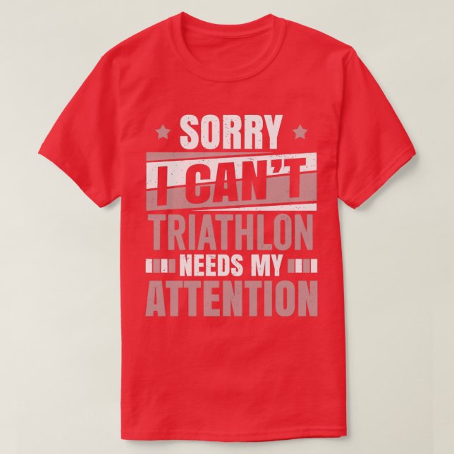 Camiseta Triathlon Needs Attention Cool Funny Triathlete Tr (Frente do Design)