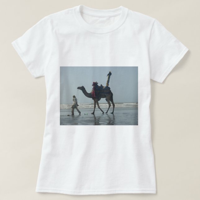 Camiseta Tribal Camel Ride: Areia e Mar Morning (Frente do Design)