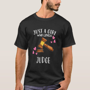 Camiseta Tribunal De Justiça Apenas Uma Menina Que Adora Se