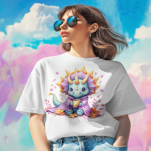 Camiseta Triceratops Envolto em um Cobertor, Bebendo Café