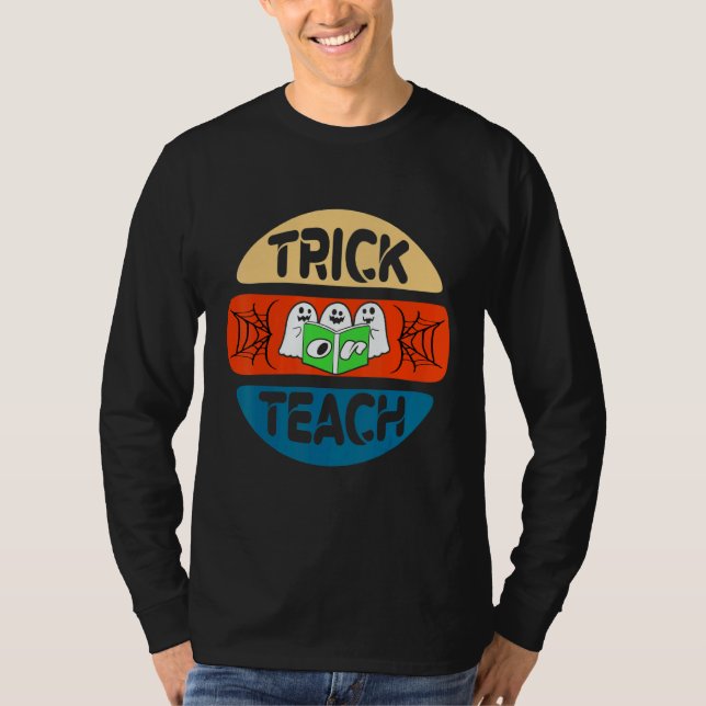 Camiseta Trick Or Teach One Spooky Teacher Messy Bun Hallow (Frente)