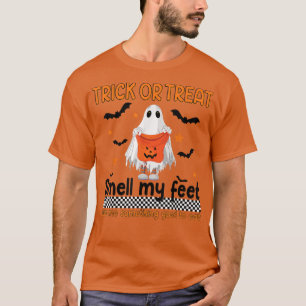 Camiseta Trick Ou Tratar Cheira-Me A Pé De Algo Bom Para