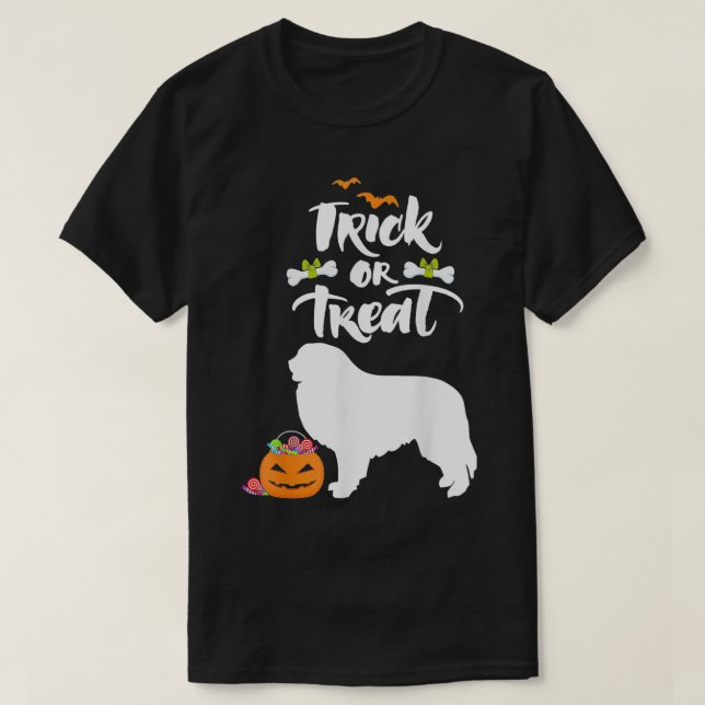 Camiseta Trick Ou Tratar Pirenéus De Excelente Cachorro Hal (Frente do Design)