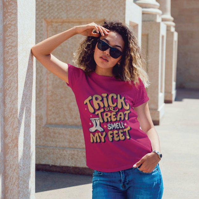 Camiseta "Trick ou Treat, Cheire Meus Pés." T-shirt do Hall ("Trick or Treat, Smell My Feet." Halloween T-shirt)