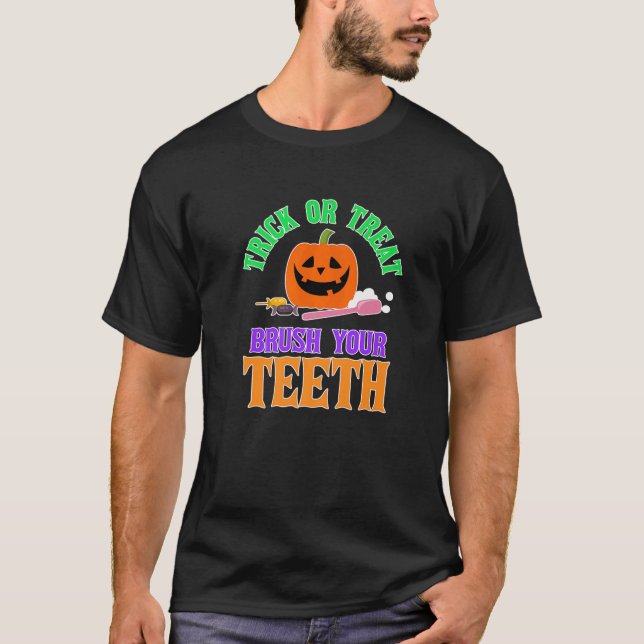 Camiseta TRICK OU TREAT Escove seus dentes Dentista de Hall (Frente)