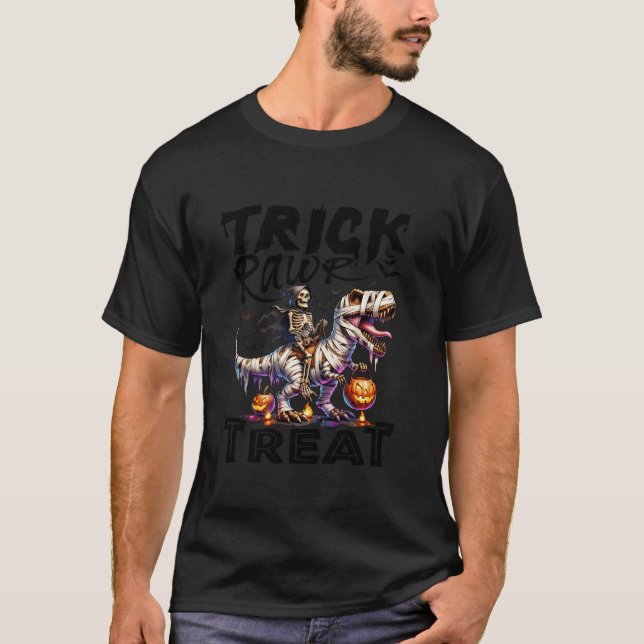 Camiseta Trick Rawr Treat Dinossauros Skeleton T rex Hallow (Frente)