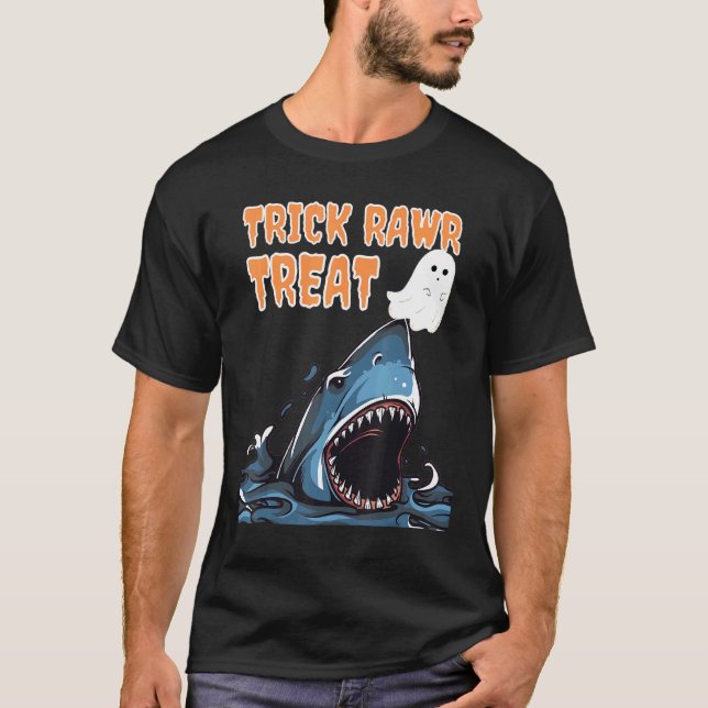 Camiseta Trick Rawr Treat Scary Shark perseguindo Ghost Hal (Frente)