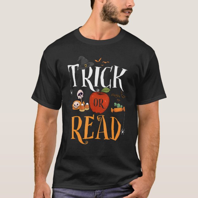 Camiseta Tricks Or Read Librarian Halloween Costume Book (Frente)
